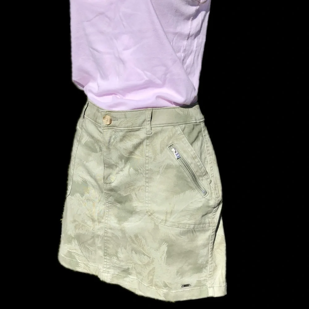 🛑CLEARANCE‼️ Hollister Palm Print Twill Skirt olive green size 9